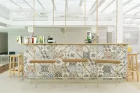 Tropical Attitude, Hotels in Grand River South East