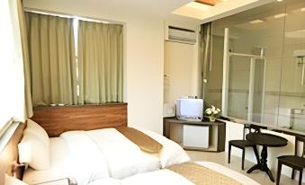 RI YUE HU PAN HOTEL