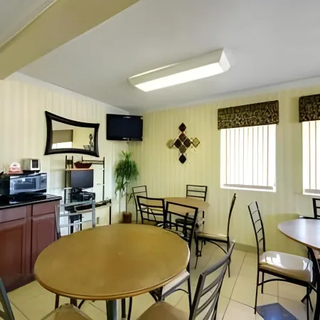 Super 8 by Wyndham Natchitoches