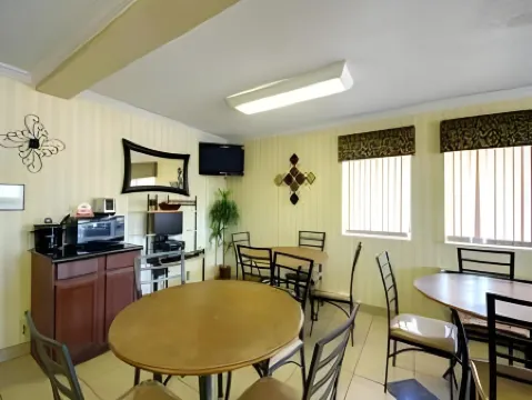 Super 8 by Wyndham Natchitoches