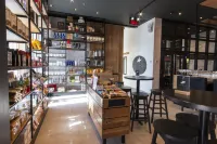 Holiday Inn & Suites CALGARY SOUTH - CONFERENCE CTR by IHG - bar