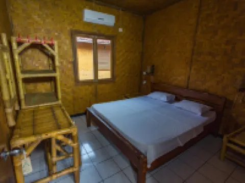 Ocean Queen Resort Hotels in Cisolok