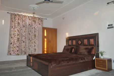 Morning Mist Отели рядом с достопримечательностью «Шалимар Ба Магал Гарден»