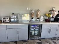 Red Roof Plus+ & Suites Virginia Beach - Seaside - breakfast