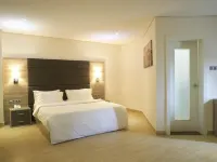 Scarlet Lodge