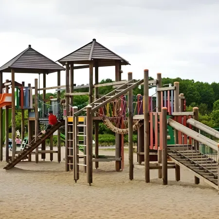 Neptun Park, Sun & Snow Отели рядом с достопримечательностью «Пирс Бжесно»