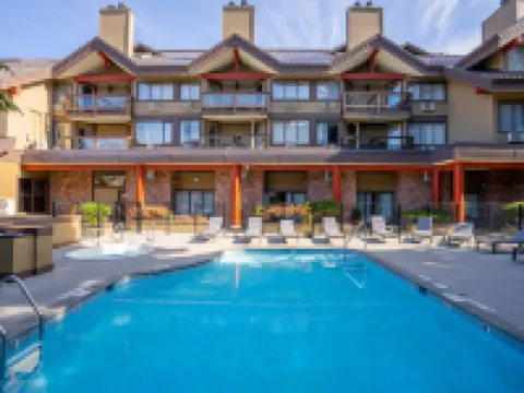 ウィスラー ビレッジ イン アンド スイーツ ウィスラーのホテル