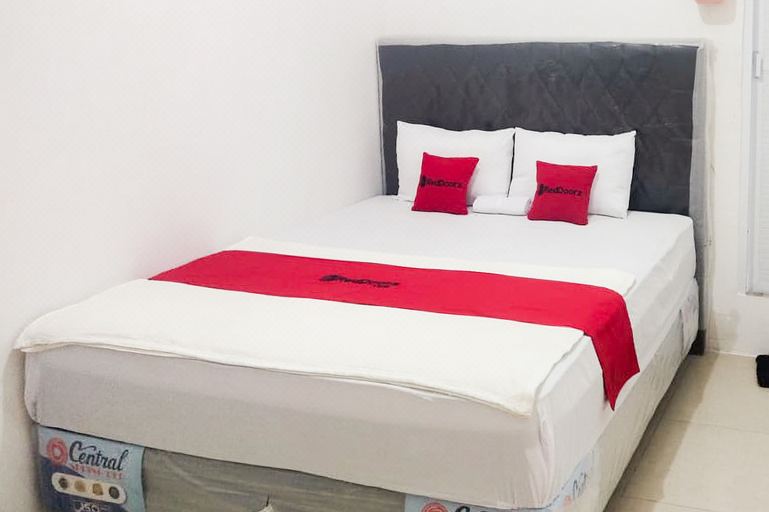 1. RedDoorz..