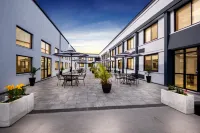 HomeTowne Studios & Conference Center Cortland Hotel di 