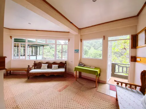 Inandako's Bed and Breakfast - parking