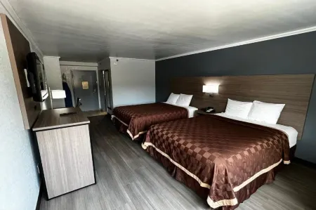 Super 8 by Wyndham Fort Worth Entertainment District