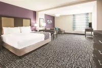 La Quinta Inn & Suites by Wyndham Dallas Plano - the Colony Hotels in The Colony
