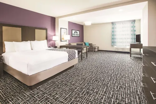 La Quinta Inn & Suites by Wyndham Dallas Plano - the Colony Hotel a The Colony