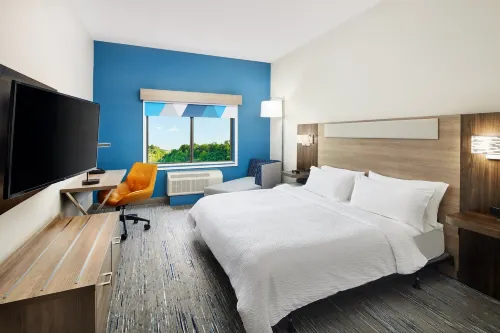 Holiday Inn Express & Suites Wheeling Hotels in Triadelphia