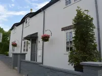 The Cottage Hotels in Burton