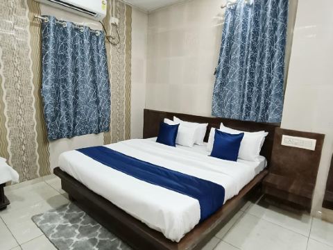 Hotel Shree Nath - 200 Meters from Dwarkadhish Temple