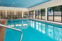 Quality Inn & Suites Lafayette - Pools
