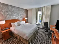 Fairfield Inn & Suites Savannah Midtown Hotels near Hunter Golf Course