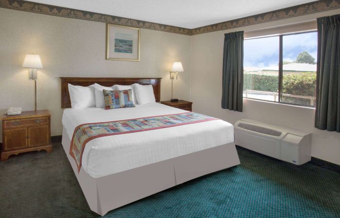Travelodge by Wyndham Costa Mesa Newport Beach Hacienda