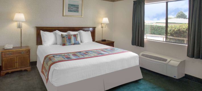 Travelodge by Wyndham Costa Mesa Newport Beach Hacienda Hotels in Costa Mesa