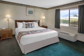 Travelodge by Wyndham Costa Mesa Newport Beach Hacienda