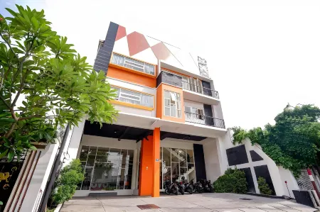 Pratisarawirya Hotel Отели в г. Sukolilo