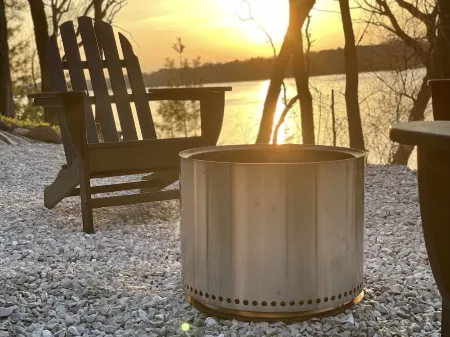 The BL Cottage - Lake Getaway with Panoramic Views, near Cascade Mountain