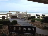 Oceanfront Getaway!! Relaxing Condo on the No-Drive Beach with a Pool, Hotels in Ponce Inlet