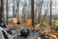 NEW Bear Paw Cabin~Hot Tub~Game Room~Theater Mountain Brothers General Store附近的飯店