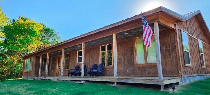 Beautiful rustic cabin on the shores of Greer's Ferry Lake Hotele w: Cleburne County
