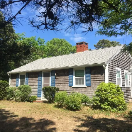 Peaceful, comfortable Cape Cod house close to the shore