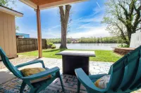 Riverfront Retreat with Dock! Just a few minutes from the local boat ramp Hotels in Nitro