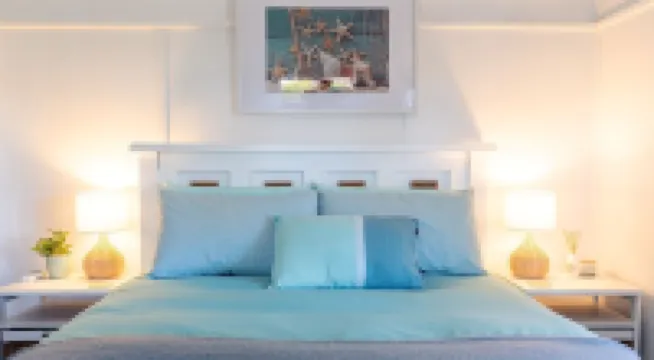 Charming Pet friendly Beach Cottage - 100m to beach and lake