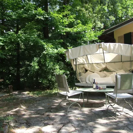 Large and very well furnished apartment in a villa, with garden and pool. D.