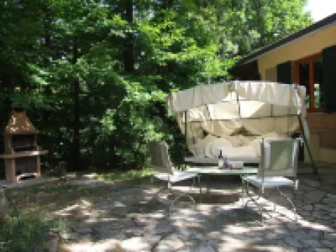 Large and very well furnished apartment in a villa, with garden and pool. D.