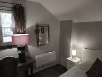 DETACHED HOUSE SET IN 2 HECTARES Hotels in Indre