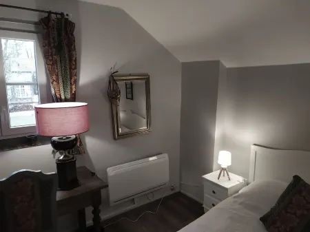 DETACHED HOUSE SET IN 2 HECTARES Отели в г. Эндр