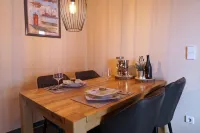 Dat Diekhus: Bright, modern apartment