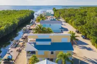 Waterfront Home, Boat Dock, Sunset View, Kayaks, Fire Pit, 3 Bedrooms, 2 baths Hotels near John Pennekamp Coral Reef State Park
