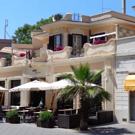 Ostia-apartment 50 mt from the beach, near historic center-sea view