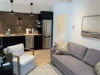 Steps from Downtown Mystic / Newly Renovated Modern Apartment