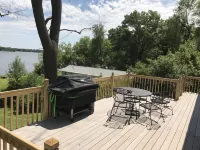 4 Bdrm 4 Bath Lake front Lake Sinissippi home
