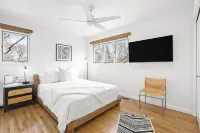 Walk to Private Beach & Unwind in a Heated Pool + Spa at This Beautiful Retreat! - Wifi