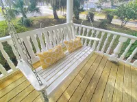 Savannah Slumbers Cottage - circa 1900 FIVE Bedroom on Savannah’s Isle of Hope