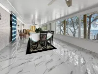 Baywatch Paradice Paradice  8 m to Beach, Private Pier, Sleeps 8 Fenced Dog Area