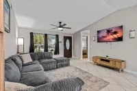 3-bedroom vacation home 12 minutes from Port St. Lucie Botanical Gardens Hotels in Port St. Lucie