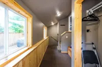 Spacious & Updated! Marquette Township Home - HotTub - Backyard - Garage