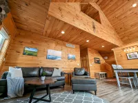 Tranquil Woodsy Getaway in Leelanau Peninsula - Golf, Wineries, Hiking, Beaches!