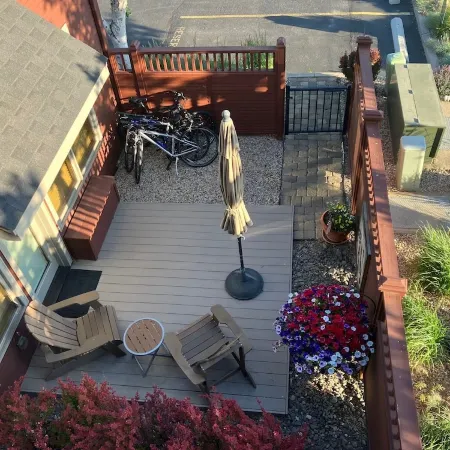 5 Star, 1 Level, Downtown, Quiet, Great View, Walk, Cozy, Pet Friendly, Enjoy!