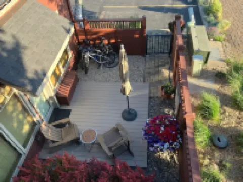 5 Star, 1 Level, Downtown, Quiet, Great View, Walk, Cozy, Pet Friendly, Enjoy!